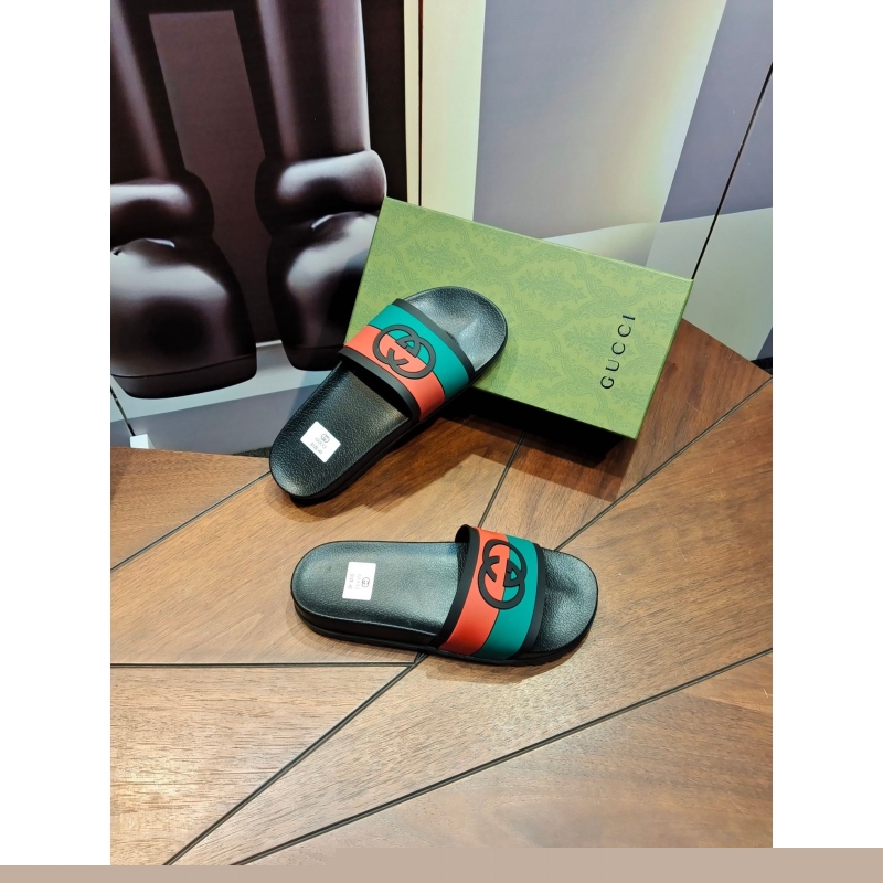G*u*i slippers
